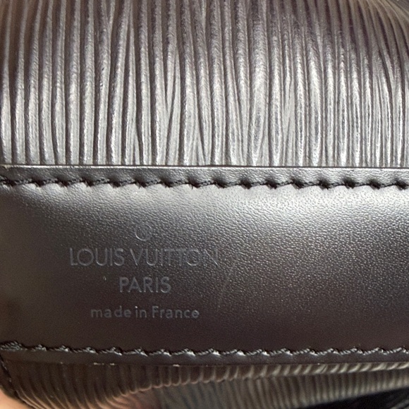 Louis Vuitton Sac d’Epaule Bucket Bag w/ Epi leather wallet - Picture 12 of 16